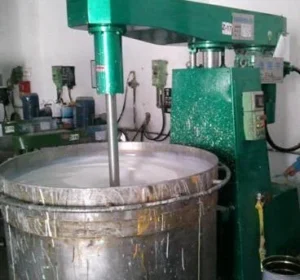XFC550-driven disperser running on a stainless mixing vessel / disperser column on site